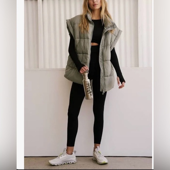 Free People Movement In A Bubble Puffer Vest Jacket In White - Picture 2 of 16